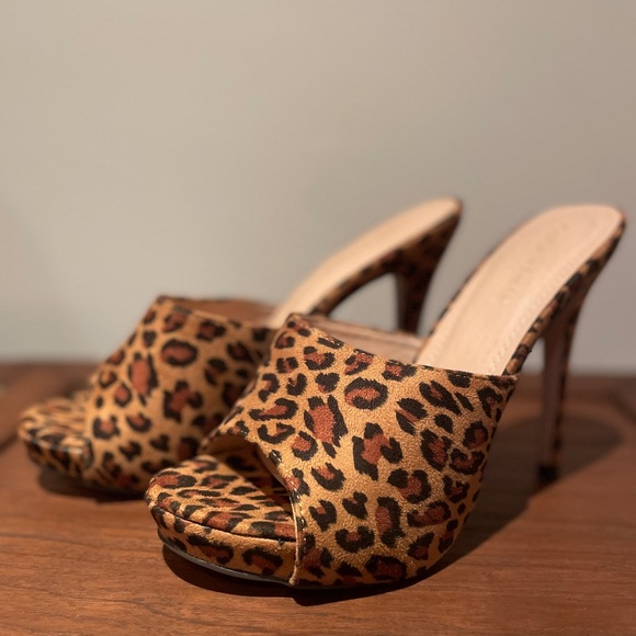 Suede Leopard-Print Slides (sz 10) - Picture 5 of 8